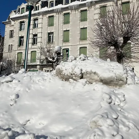 Nid Douillet Avec Balcon